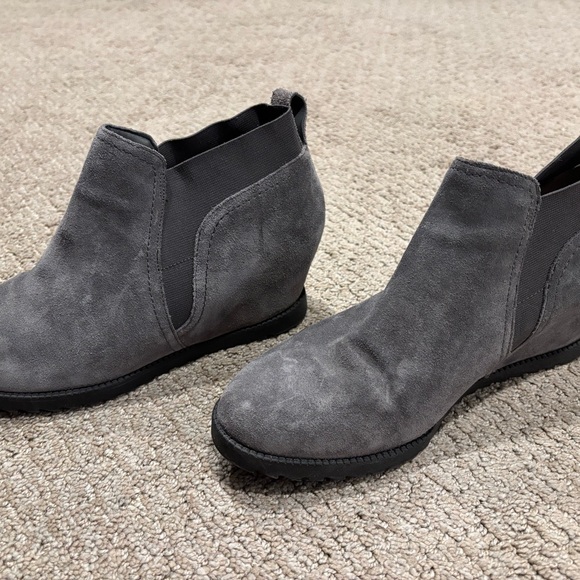 Naturalizer Darena real suede wedge booties in almost perfect condition! - Picture 3 of 6